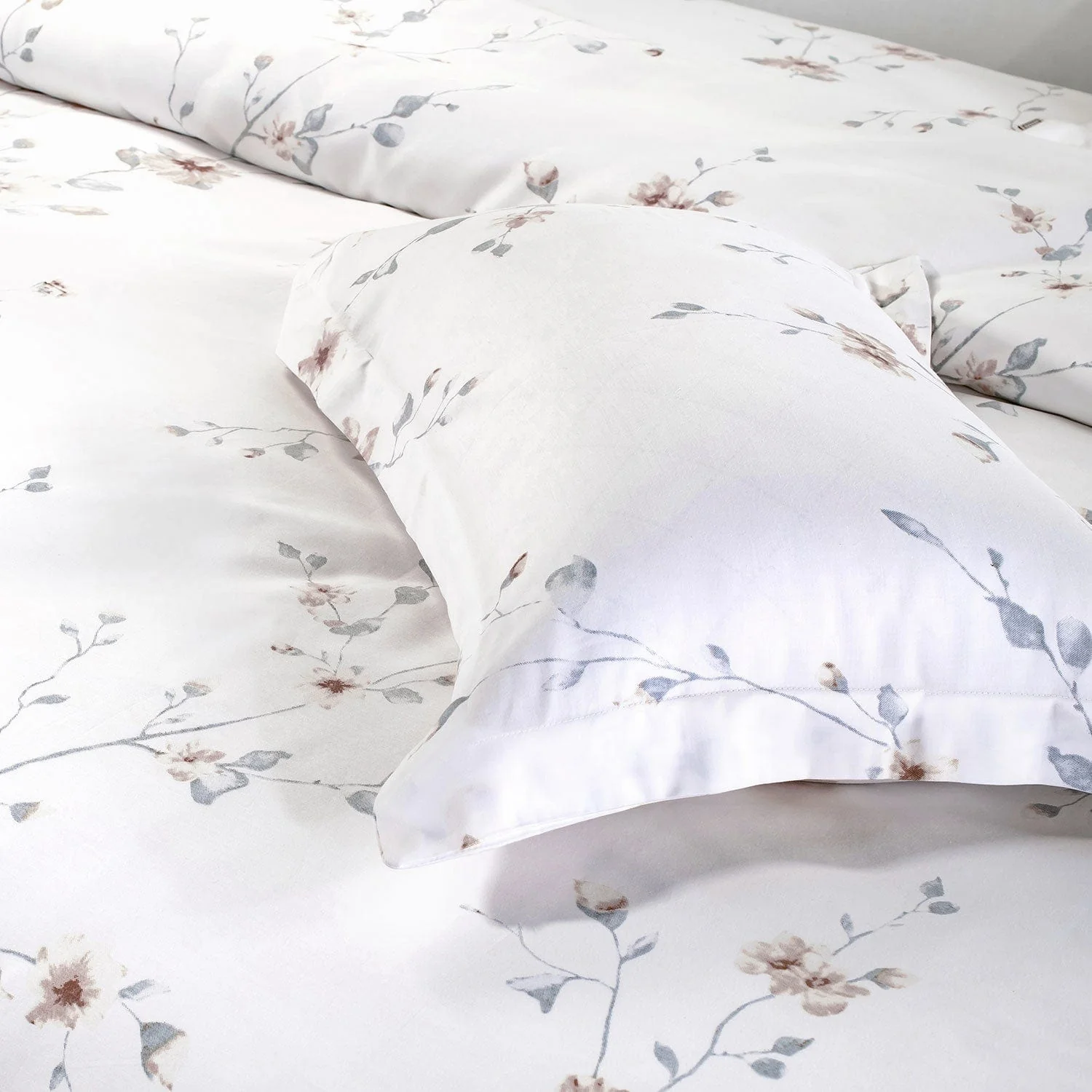 400 Tc 100% Cotton White Prints Bedding Collection - Image 10
