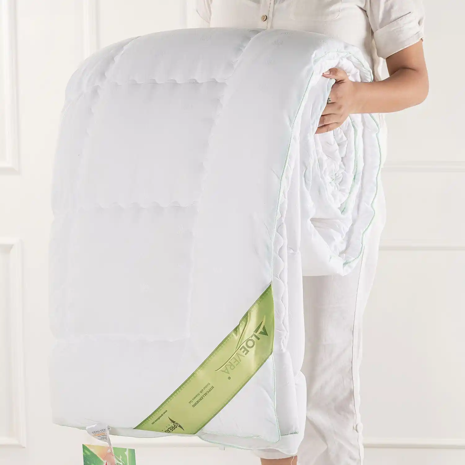 Real Aloevera Gel Coated Premium Ultra Soft All Season Quilt - 250 GSM - Image 3