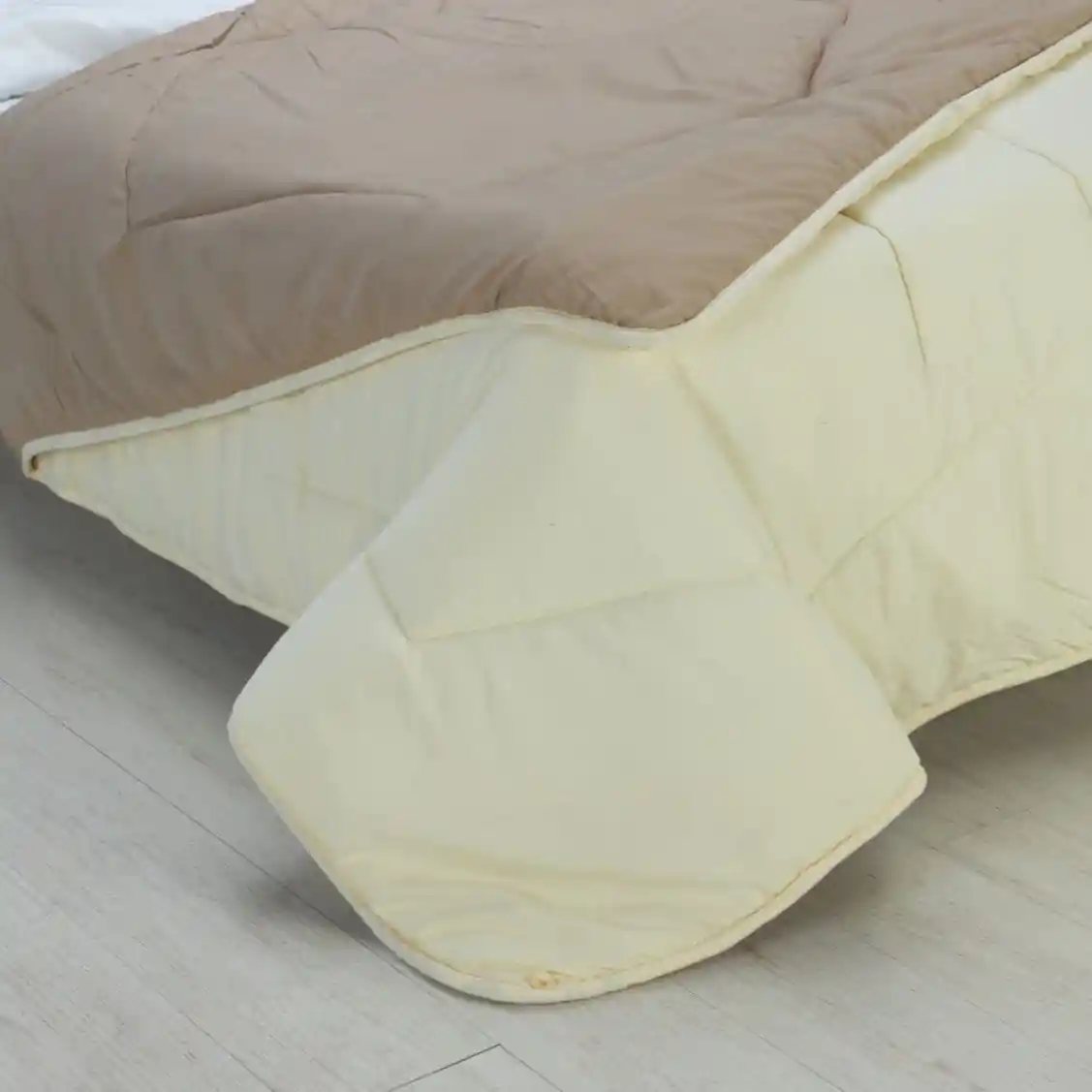 Vibgyor Microfiber Reversible Ac Quilt - 200 GSM - Image 9